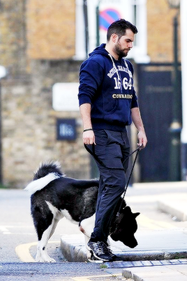 conquerandestroy:  amancanfly:  Henry Cavill was seen walking with his buddy Kal