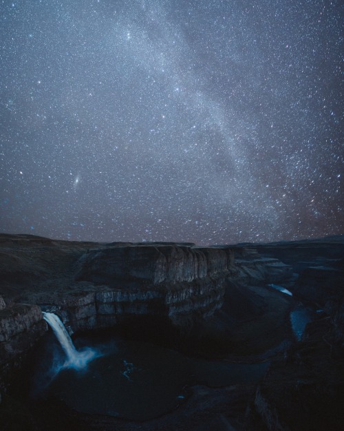 n-c-x: forrestmankins: I don’t normally shoot at night, but this deserved it. Palouse Falls, W