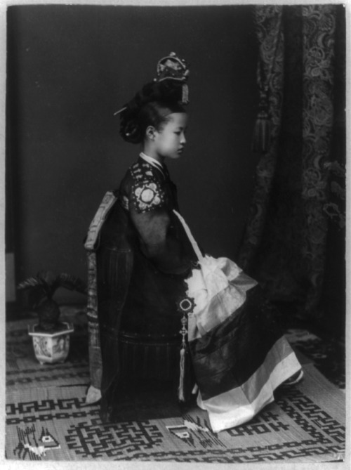 Photographs of Korea by Frank and Frances CarpenterKorean Empress, 1909  Two Korean girls of the pal