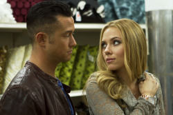  Joseph Gordon-Levitt &amp; Scarlett Johansson — New Still from Don Jon’s Addiction 