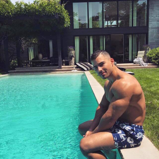 Sexy muscle guys