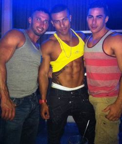 sexyredbones:  coqueto69:  deepbetweenthemcheeks:  Diego Vena, Alex Sanchez &amp; Topher DiMaggio  Sexy Boyz!!  Topher!!!!!!