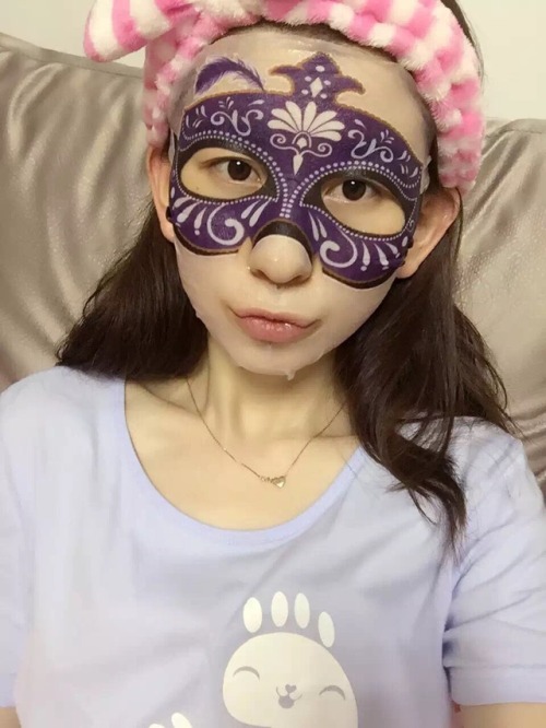 huanhuan0528: 昨晚爸爸操我的时候对我说“脸长得好看有什么用，还不是像婊子一样被男人玩，长得再漂亮也是男人的免费玩具，连妓女都不如！”听到这些话我竟然会高潮哦