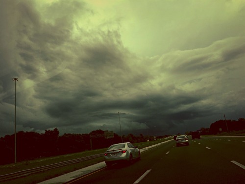 kelseylikesclouds: storm driving back from tampa