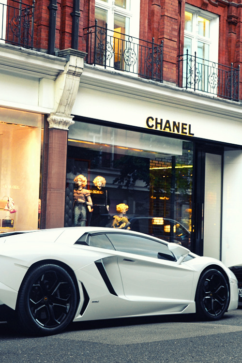 supercars-photography:  Lamborghini Aventador | Source more here