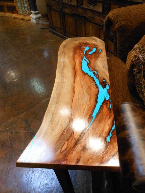 goodtimesorgoodstories:  psychoactivelectricity:  Console table with inlaid turquoise.  I just got wood.