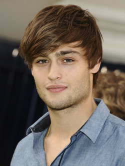 nicemale:  Douglas Booth