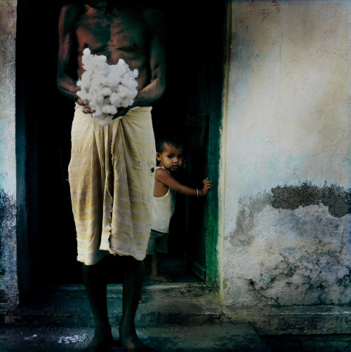 5centsapound:Laura El-Tantawy: The Place (India), from ‘I’ll Die for You: Exploring the intimate bon