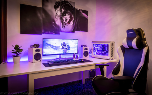 /u/Sidnis / Photoshoot of his battlestation