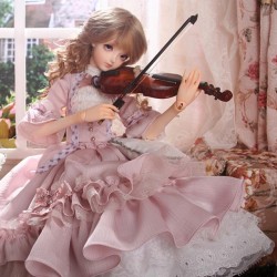 reverie-doll:  Playing violin 