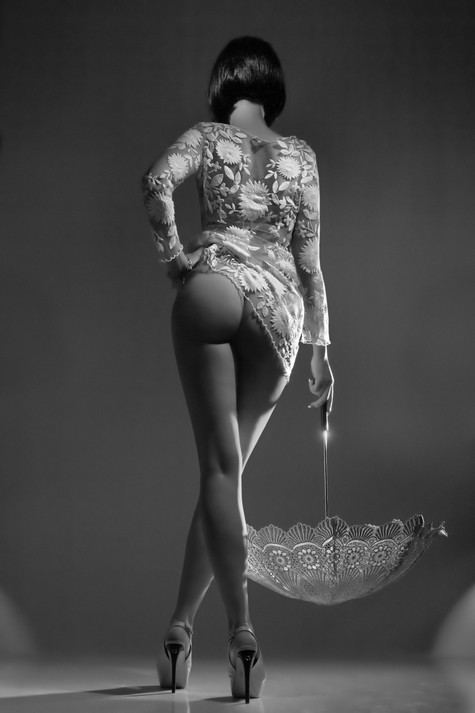 hplessflirt:  nice…a girl that isn’t bony :) 