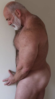 im-a-sucker-for-hairy-daddies:🔥🔥🔥 WANT