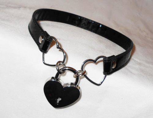 nuclear-princess:Heart-Lock Collar: 32.00in glossy and matte finish!