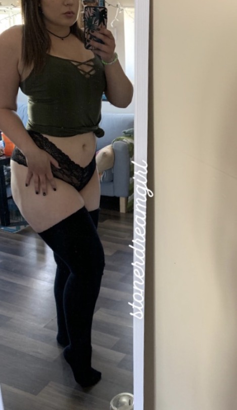 stonerdreamgirl:  stonerdreamgirl: stonerdreamgirl:   Curves in all the right places!    Happy sexy Sunday everyone!!!   Reblog, follow me, and send me a dm for a picture of my sexy ass in this outfit!! <3 