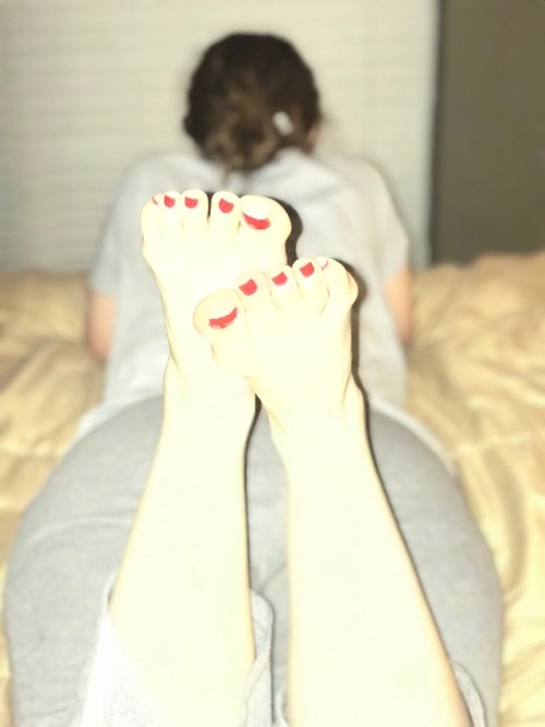 ffcpl: Love those red toes, testing camera work out