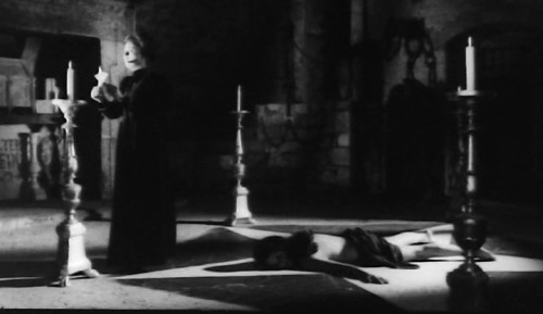 monsterman:Crypt Of The Vampire (1964)