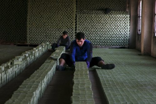 nellnewey:  sixpenceee:  The process of making olive oil soap in a factory in Syria.  Facebook | Instagram | Scary Story Website  crazy 