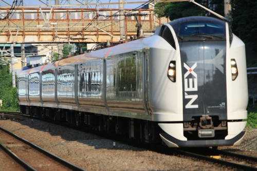 【４９１】東京を 貫く線で 撮りけるは 特に急ぐる 電車なりけり