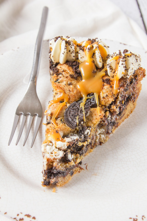 sweetoothgirl:    SALTED CARAMEL FILLED OREO CHOCOLATE CHIP SKILLET COOKIE  