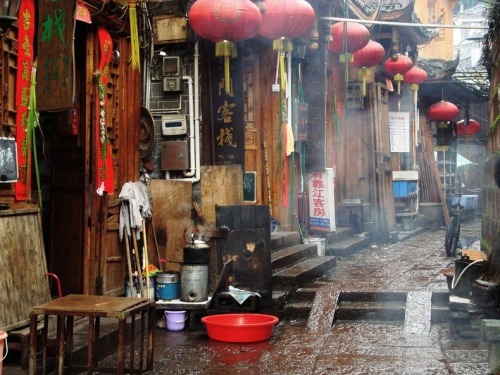 odditiesoflife:  The Ancient Town of Fenghuang, China The town of Fenghuang is located in the Hunan province in China along the banks of the Tuo Jiang River. The town is exceptionally well-preserved and relatively untouched by modern urbanization. The