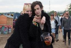 the1975-uk-to-usa:// Matty drunkenly poses with a fan @ Glasto ‘14 //