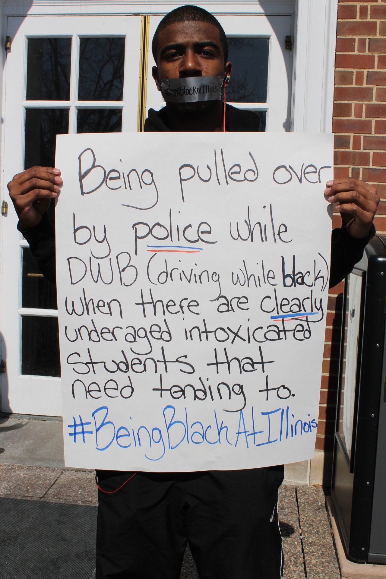 gabi-thompson:  Several University of Illinois Students gathered on the quad for