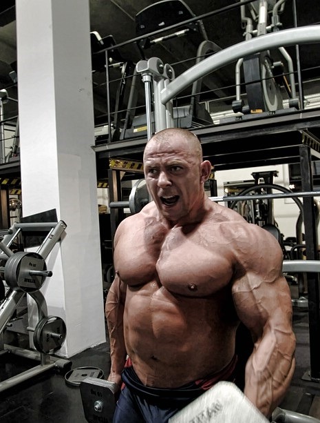 hoteasterneuropeanguys:  Mariusz Strzelinski from PolandBodybuilder