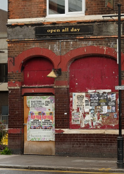 scavengedluxury:  Open all day. Luton, September 2015.  