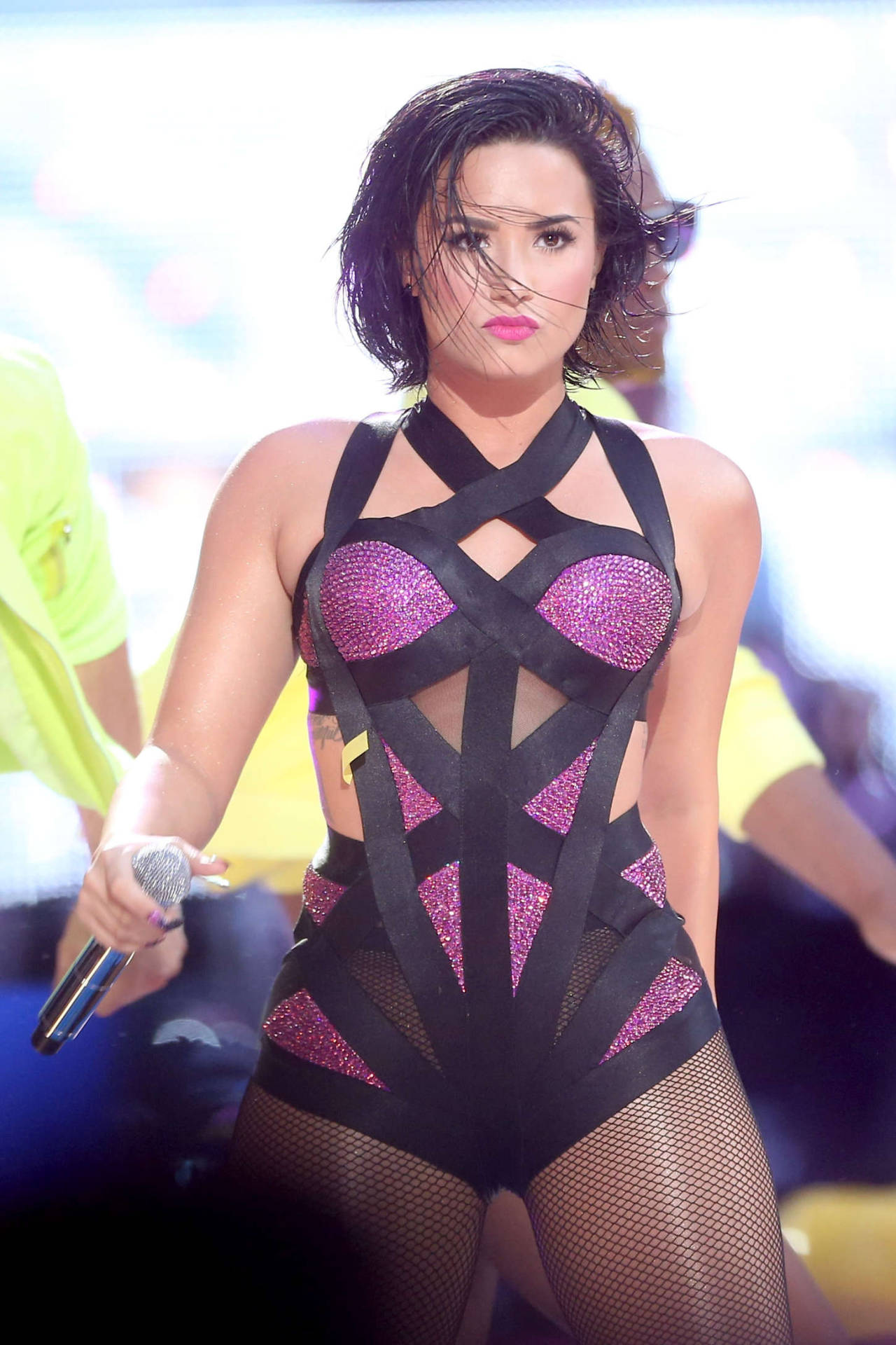 Demi Lovato - MTV VMA 2015. ♥  Oh wow. She looks amazing. I love it when she makes