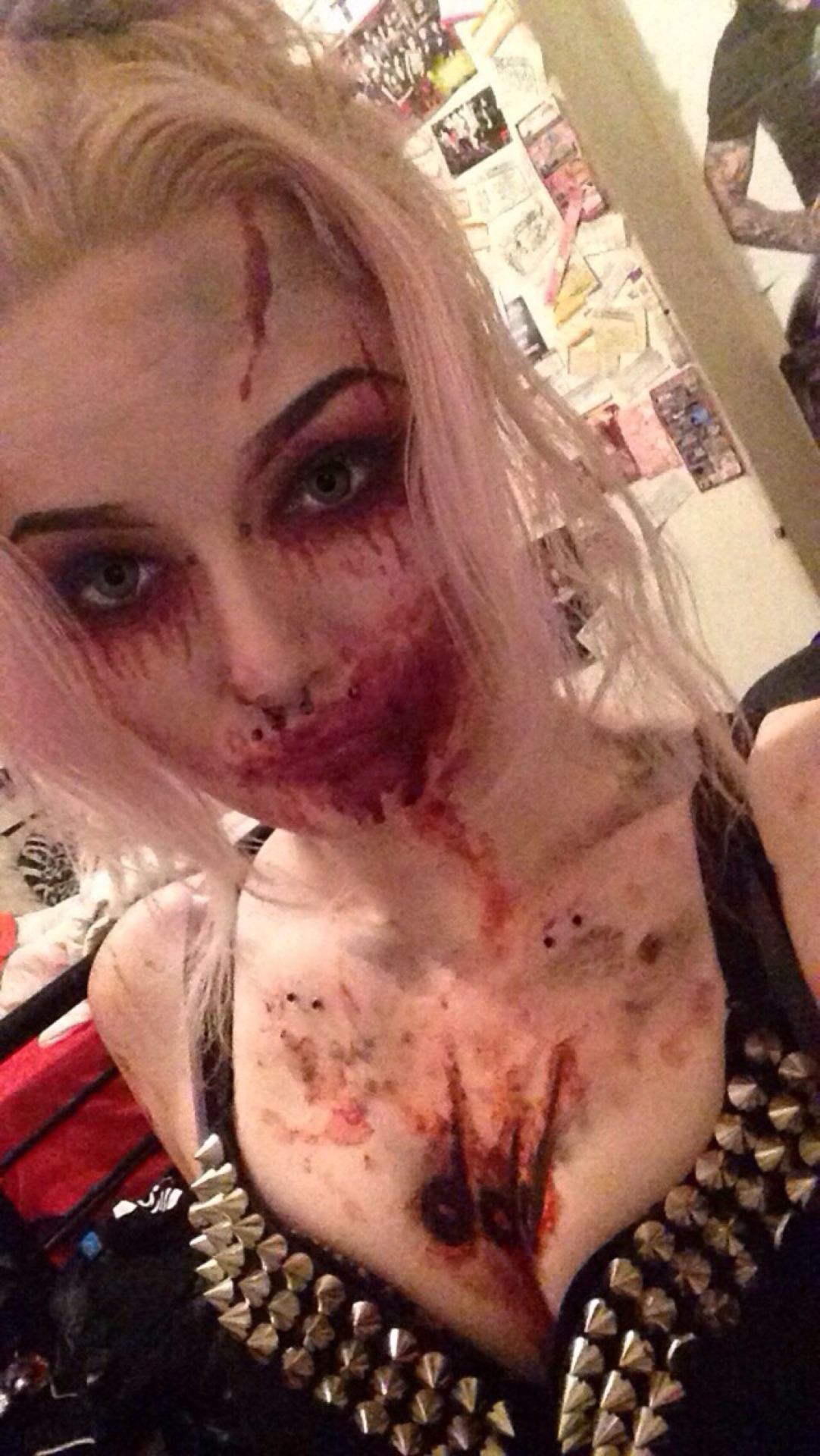 satansbitontheside:  Happy Halloween bitches ;)   Dead girls&hellip;