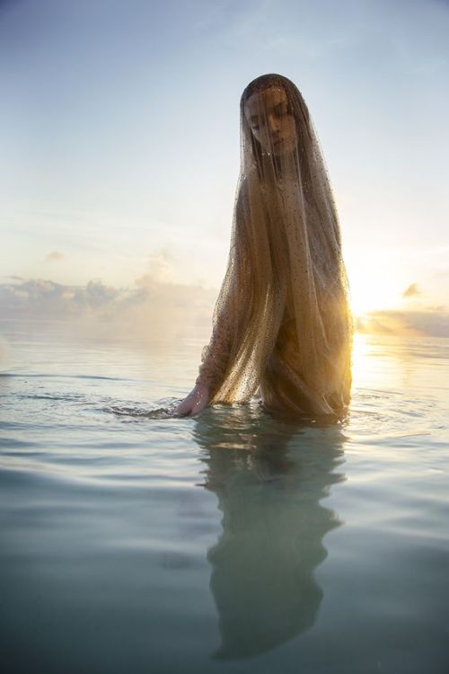 ΑμφιτριτηAmphitrite was the goddess-queen of the sea, wife of Poseidon, and eldest of the fifty Nere