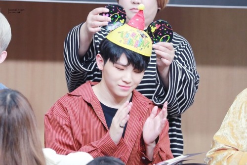 wooziupdates: © woozi nyan | 171117 TCC Center Fansign
