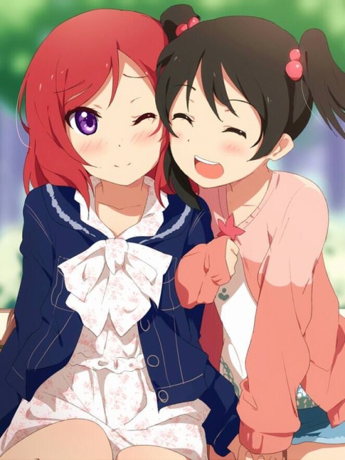 ✧･ﾟ: *✧ NicoMaki ✧ *:･ﾟ✧♡ Characters ♡ :  Maki Nishikino ♥ Nico Yazawa♢ Anime ♢ : Love Live! School 