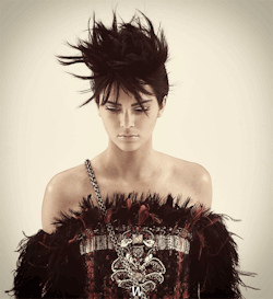 Wantering-Blog:  Be Irreplaceable. Be Different. Dare To Wear Unique Chanel Fashion