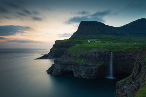 esteldin:  Gásadalur by Hans J. Hansen on Flickr. 