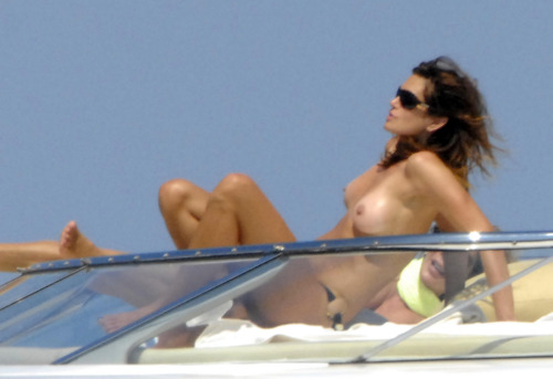 toplessbeachcelebs:  Cindy Crawford (Model) sunbathing topless in Sardinia, Italy (August 2008)