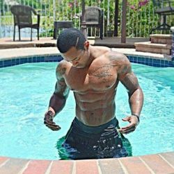 insidejamarifox:  Jump In (Head First Maybe?) #headfirst #sexy #pool #wet #meat …oh and the pool looks nice too! 