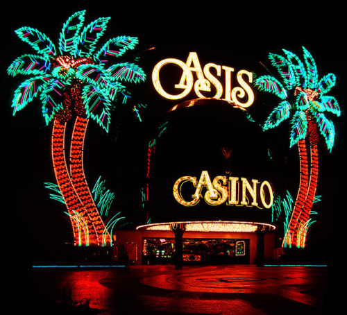 pixelpapi:oasis casino - las vegas (1984)