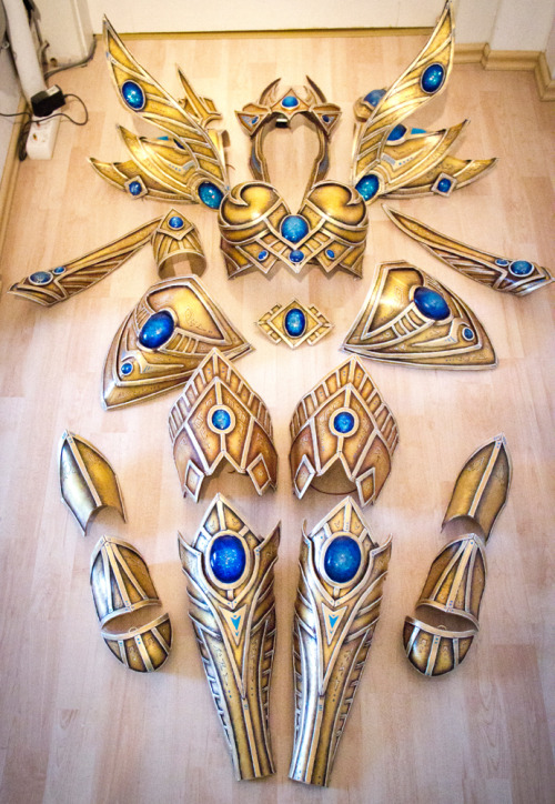 shikarius:  vurms:  loreweaver:  kamuicosplay:  Protoss Wizard - Starcraft II / Diablo III / World of Warcraft crossover Want to see more? Like Kamui on Facebook Follow Kamui on Twitter Check Kamui’s Blog Watch Kamui’s Costume Tutorials Armor material