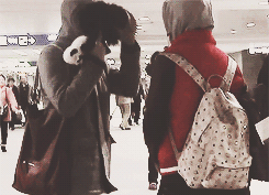 oh-luhans:   luhan covering tao’s face