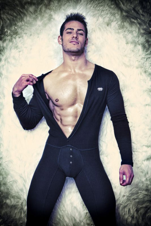 bros-to-men:  undie-fan-99:  Talk about a pajama party  Favorite of the night!