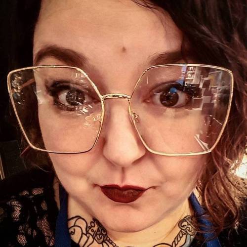Barbs back. She&rsquo;s at Bath and Bodyworks.  #strangerthings #barb #selfie #stealingglasses