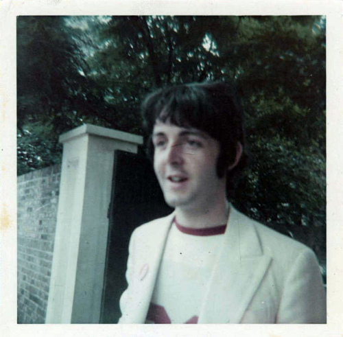 A new (old) candid of Paul McCartney taken outside his home at Cavendish Avenue on the 10th July 196