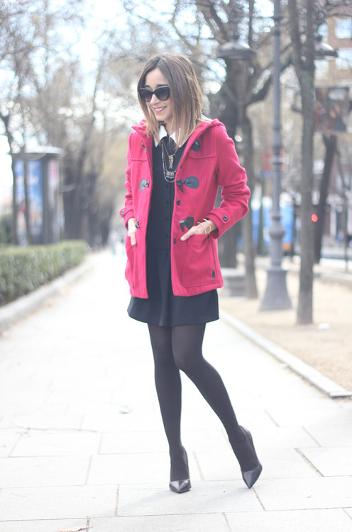 tightsobsession: Red coat.Via Be Sugar And Spice. Abrigo/Coat: OKEYSI Mono/Jumpsuit: Zara Pulseras/B