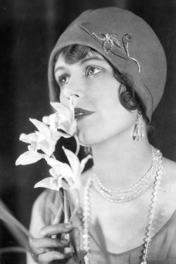 silent–era:  June Collyer, 1928  https://painted-face.com/