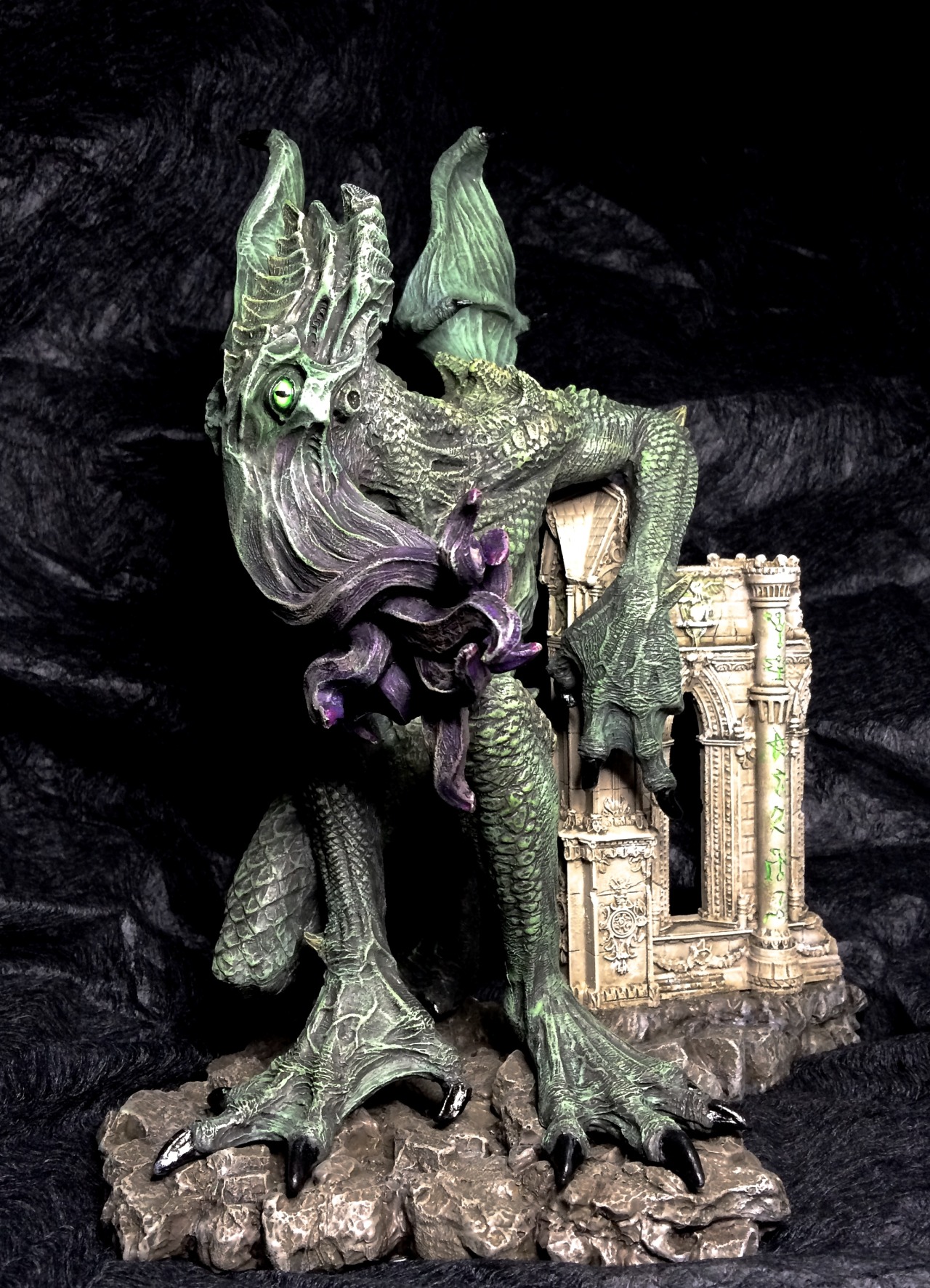 michaeldellamorte:  Cthulhu Rising Statue, by Dellamorte &amp; Co.  https://www.etsy.com/shop/Dellamorteco