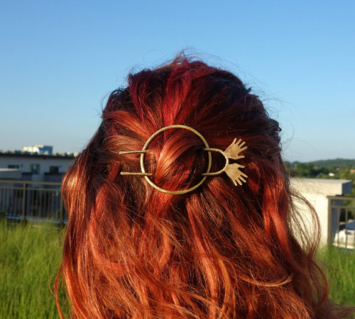 darkersolstice: sarahbethlibrarian: chimpannez: professorwithoutacause: sosuperawesome: Hair Accesso
