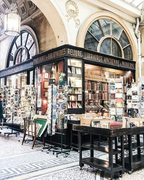 nature-and-culture:Bookstore in Paris