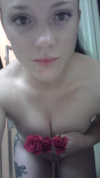 marinewife2469:  mymarinemindpart2:  Sexy Selfie Marine pt 3  Hot set of this sexy Marine girl