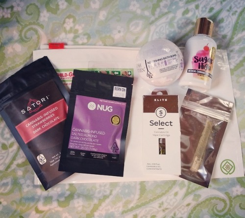 novimnet:dispensary haulthis is such a contrast. hurry the FUDGE UP on yr legal dispensaries m-a-dou